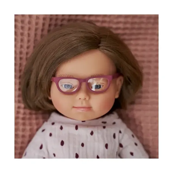 MUÑECA CAUCÁSICA CON GAFAS 38cm 2.webp